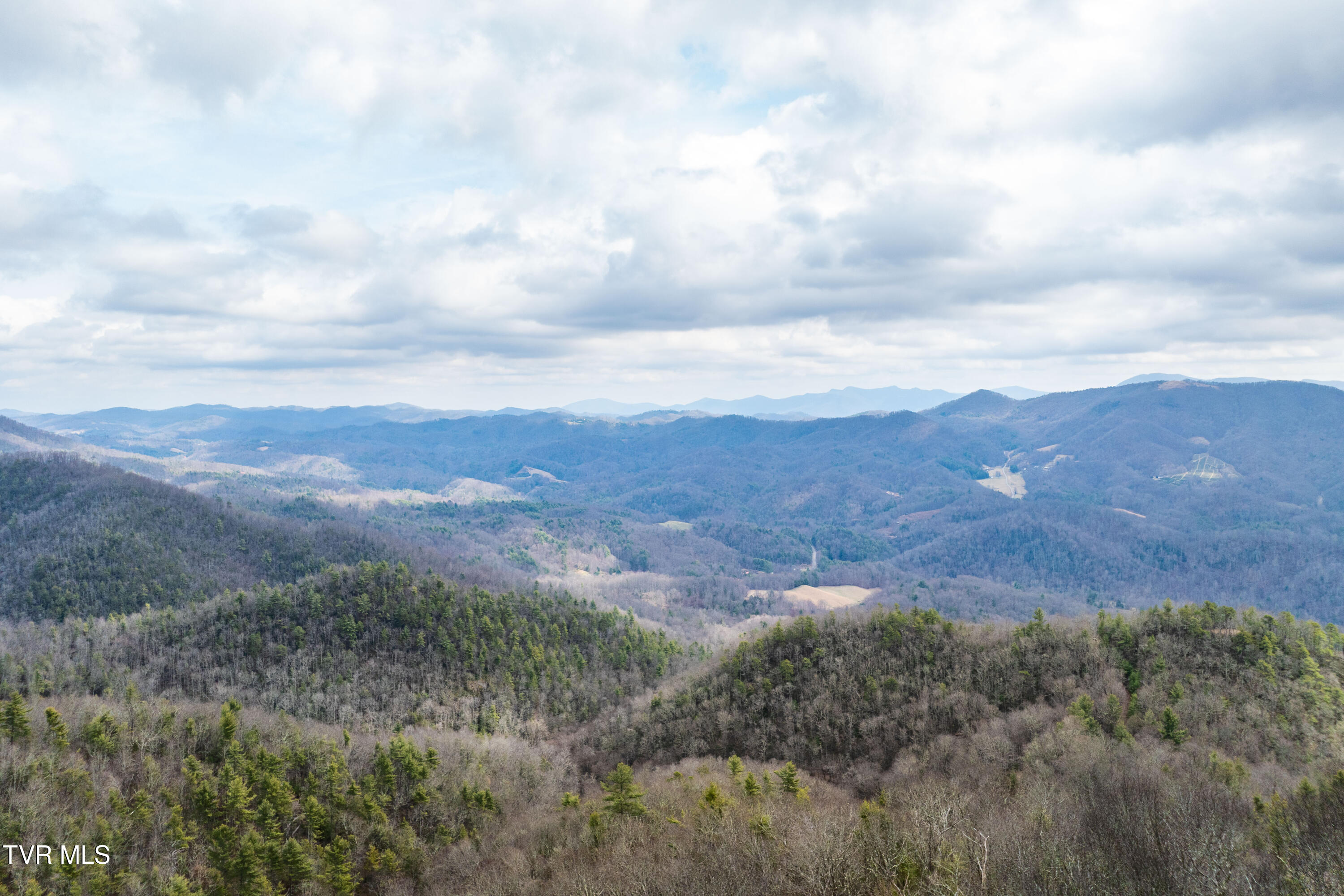 R-6 Callalantee Drive, Unit R6 Mountain City, TN 37683 - Photo 17 of 19 TBD CALLALANTEE DR (20 of 25)