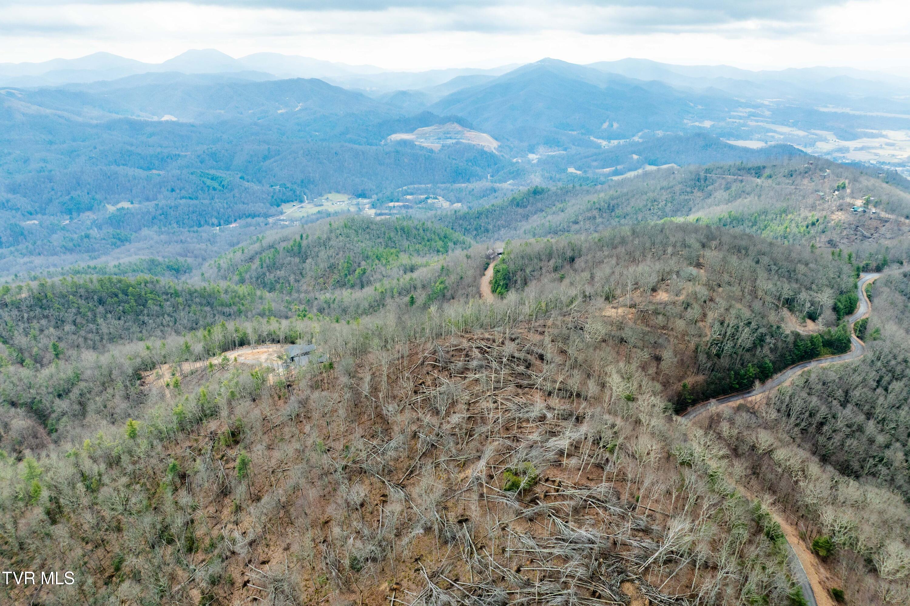 R-6 Callalantee Drive, Unit R6 Mountain City, TN 37683 - Photo 9 of 19 TBD CALLALANTEE DR (6 of 25)