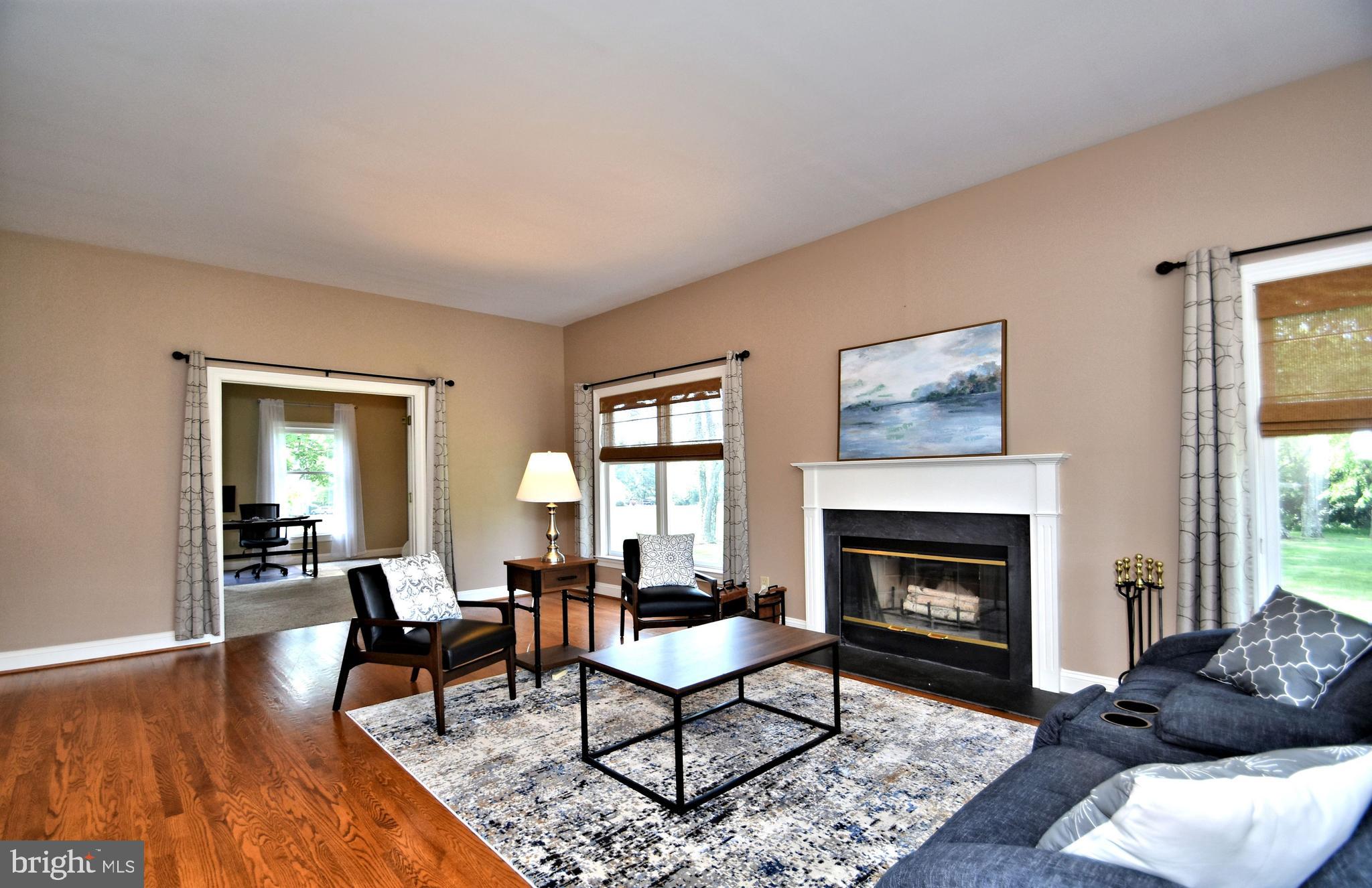 315 Nottingham Drive Spring City, PA 19475 - Photo 7 of 38 Living room