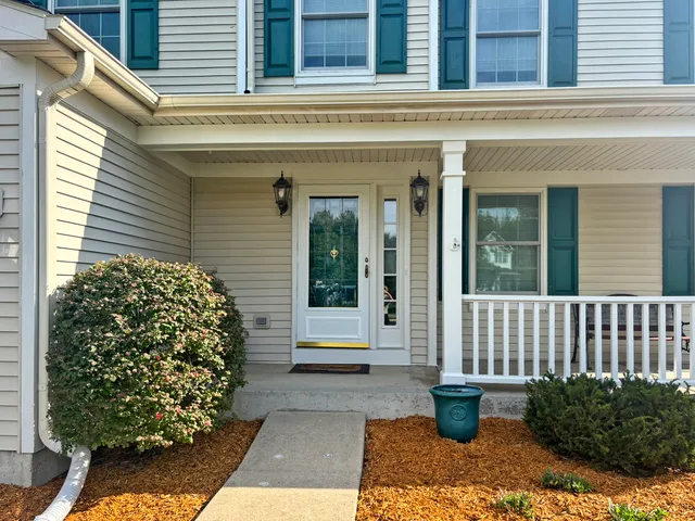 $425,000 | 619 Oxford Court, Lindenhurst, IL 60046