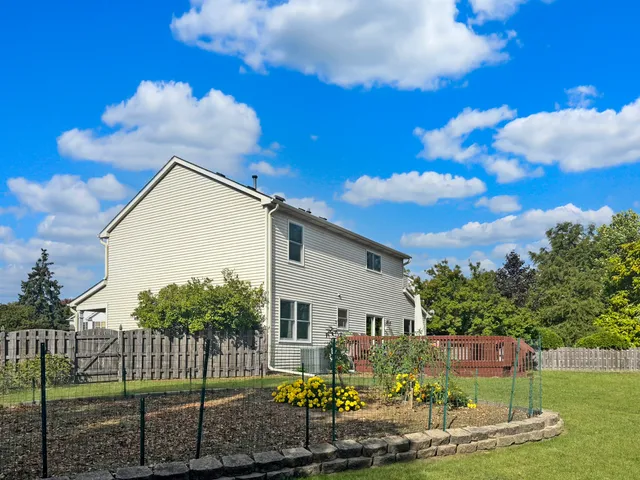 $425,000 | 619 Oxford Court, Lindenhurst, IL 60046