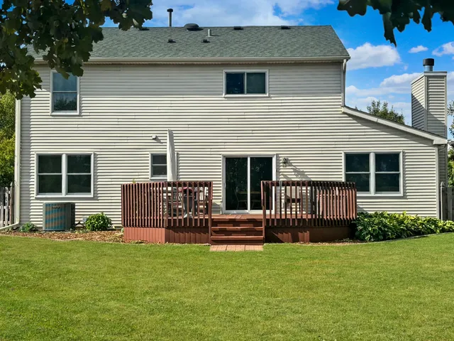 $425,000 | 619 Oxford Court, Lindenhurst, IL 60046