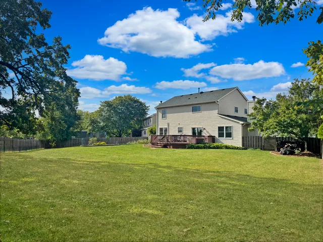 $425,000 | 619 Oxford Court, Lindenhurst, IL 60046