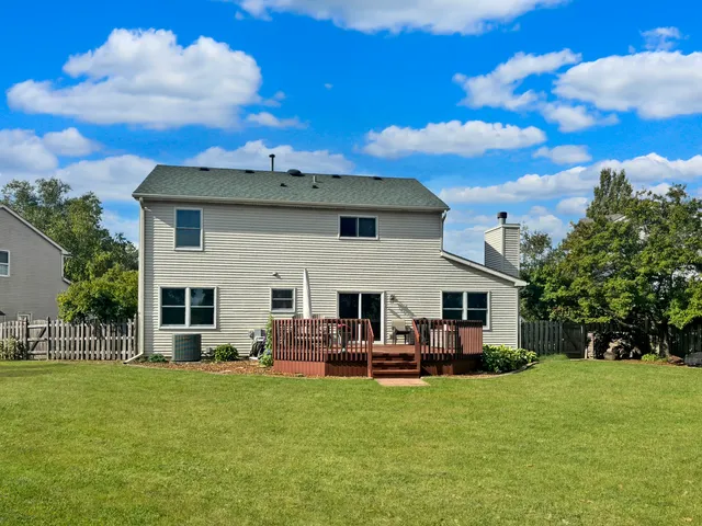 $425,000 | 619 Oxford Court, Lindenhurst, IL 60046