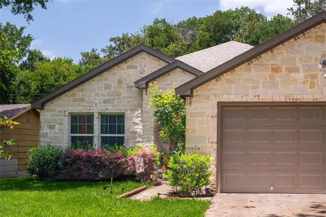 $350,000 | 816 Elmo Drive, Seagoville, TX 75159