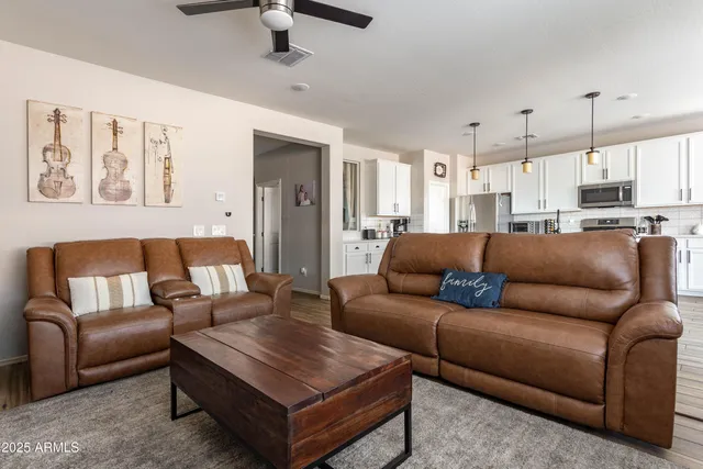 $515,000 | 7039 North 84th Avenue, Glendale, AZ 85305