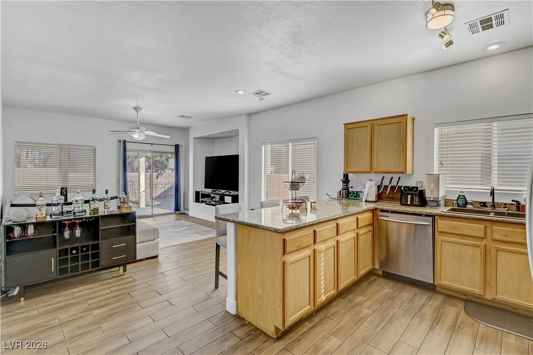 6316 Morning Roses Drive North Las Vegas, NV 89031 - Photo 10 of 37