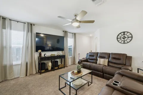 $260,000 | 220 Lucky Texan Road, Jarrell, TX 76537