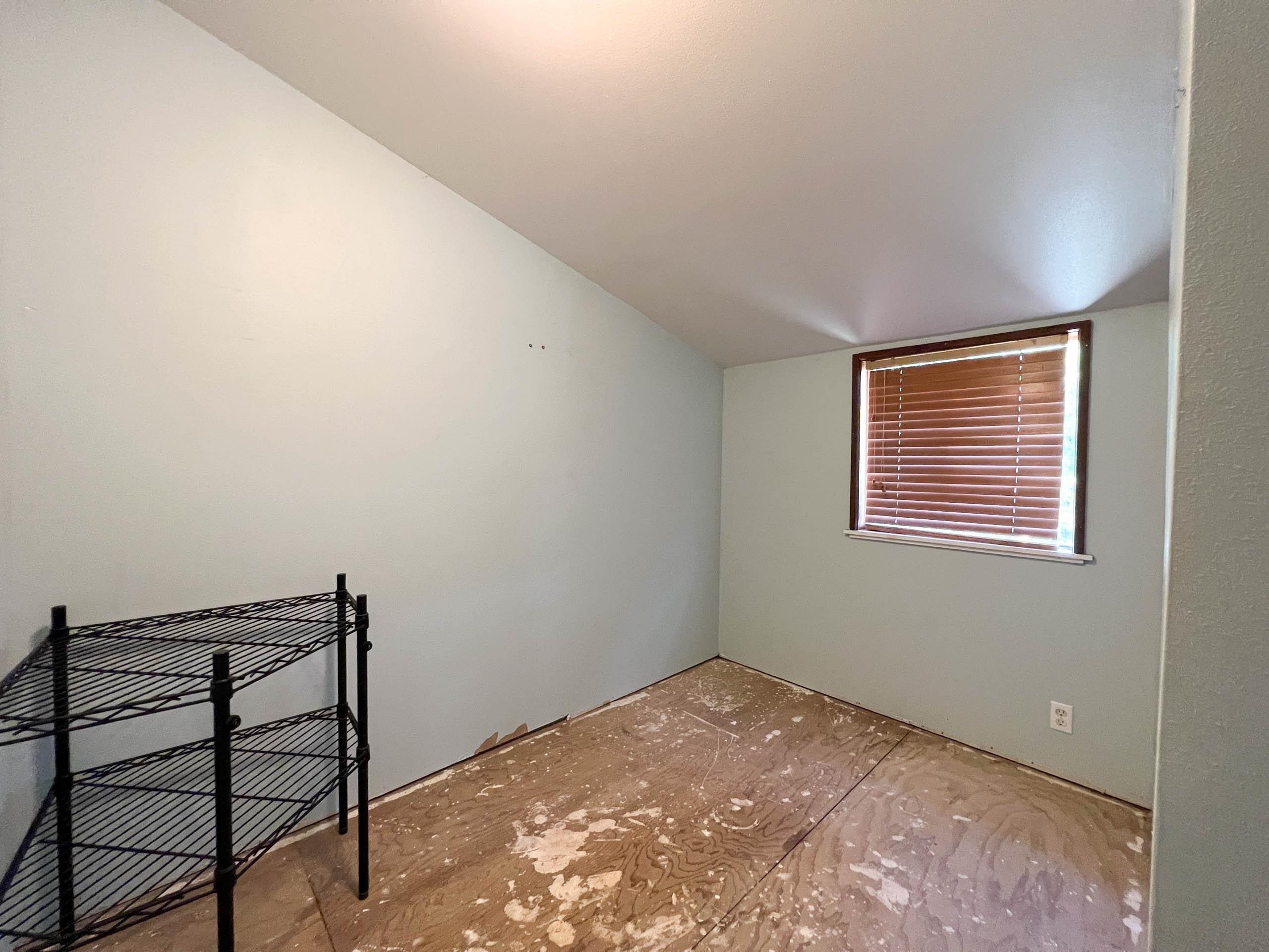2594 Puuomalei Road Haiku, HI 96708 - Photo 15 of 30 a view of a room with a window