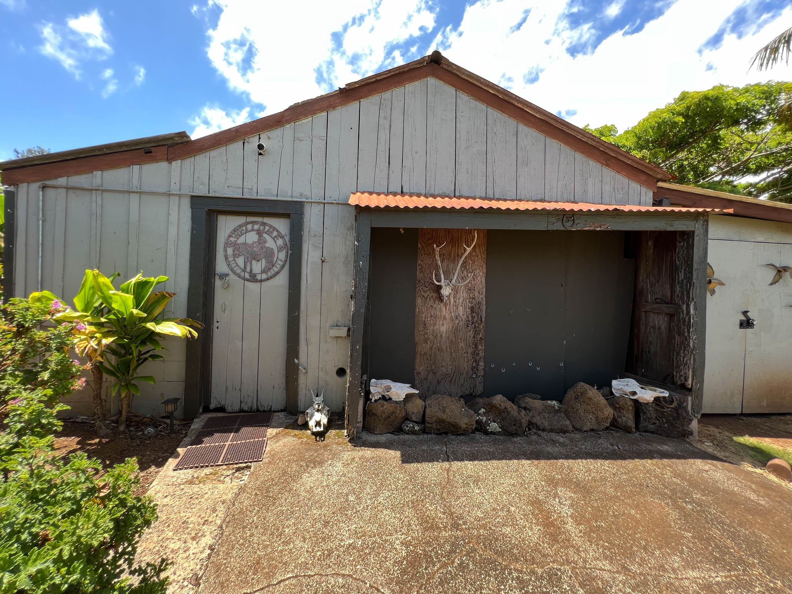 2594 Puuomalei Road Haiku, HI 96708 - Photo 16 of 30 a front view of a house