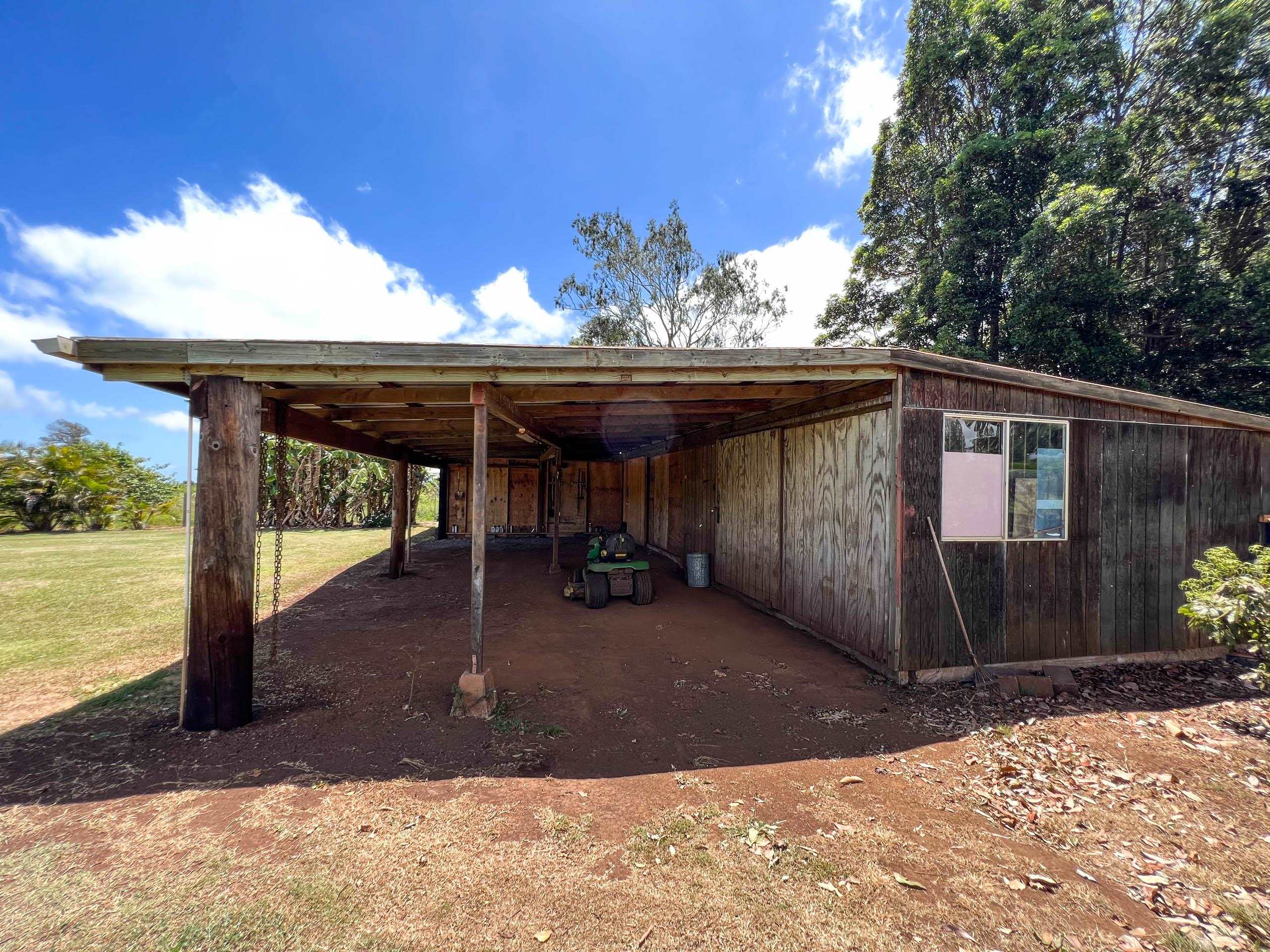 2594 Puuomalei Road Haiku, HI 96708 - Photo 18 of 30 a view of a house