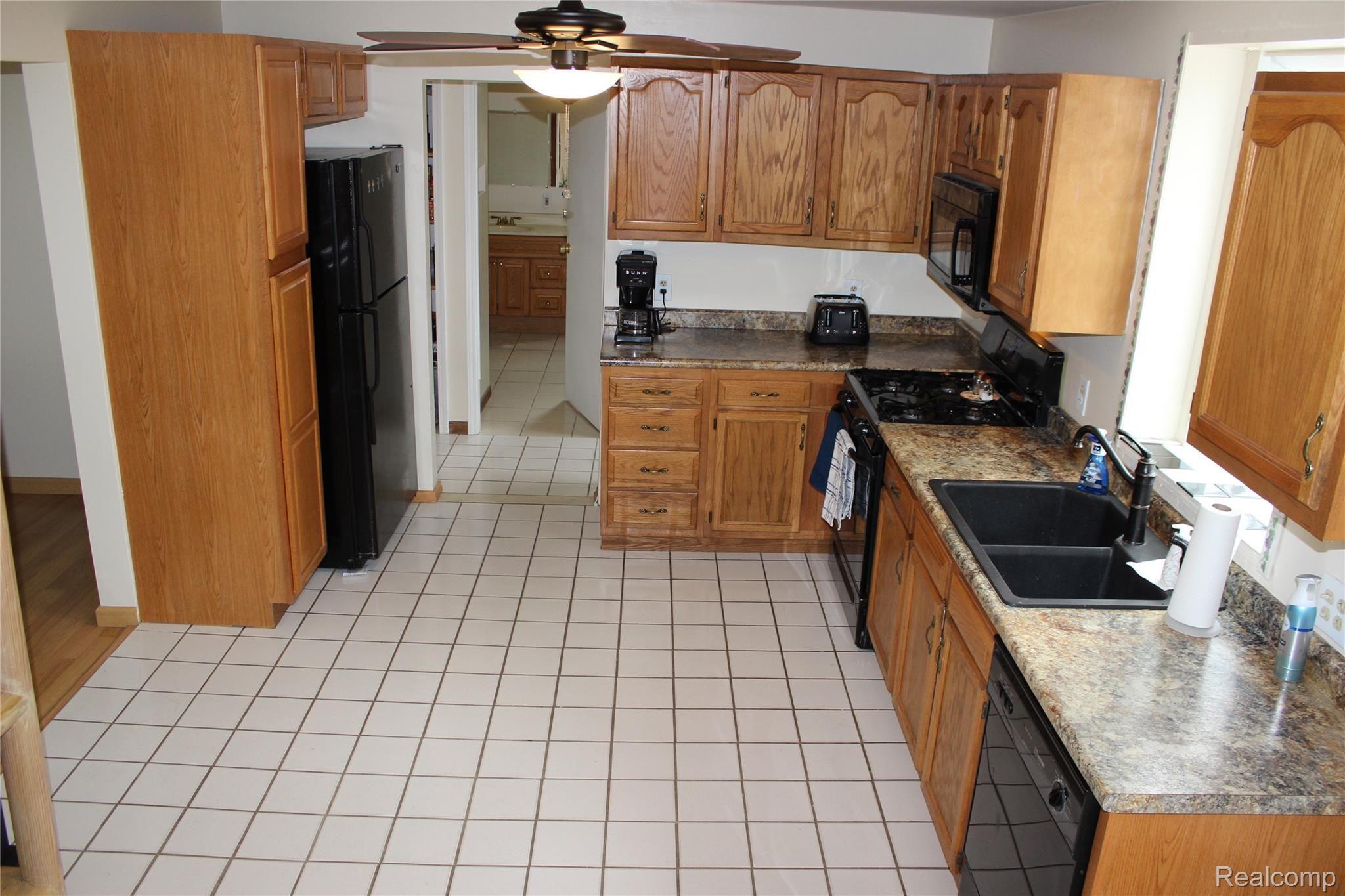 5931 Lakeshore Road Fort Gratiot, MI 48059 - Photo 5 of 12 4.JPG