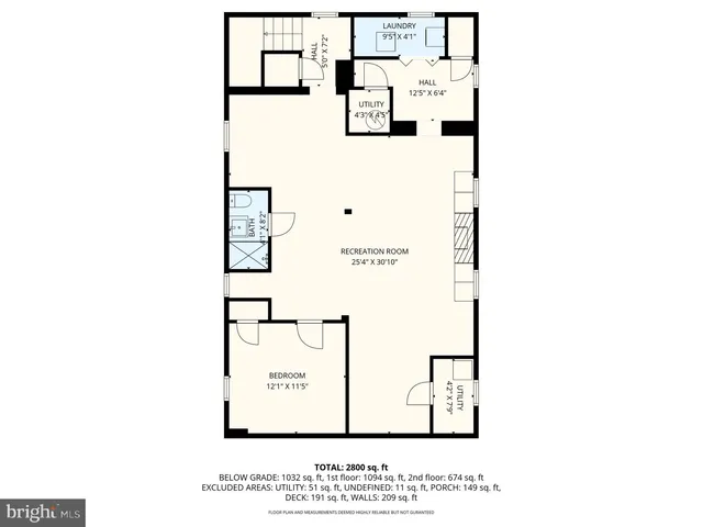 a black and white photo of a living room