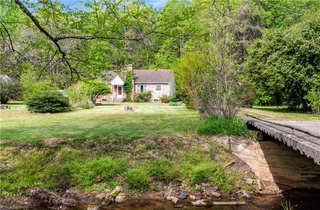 4756 Baux Mountain Road Winston-Salem, NC 27105 - Photo 2 of 24
