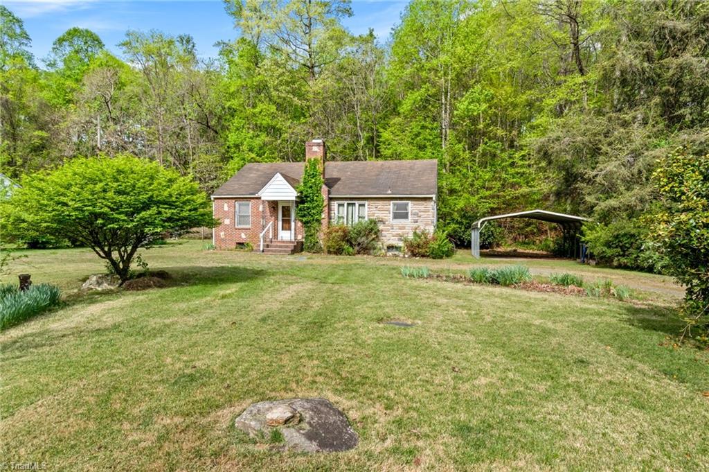 4756 Baux Mountain Road Winston-Salem, NC 27105 - Photo 3 of 24