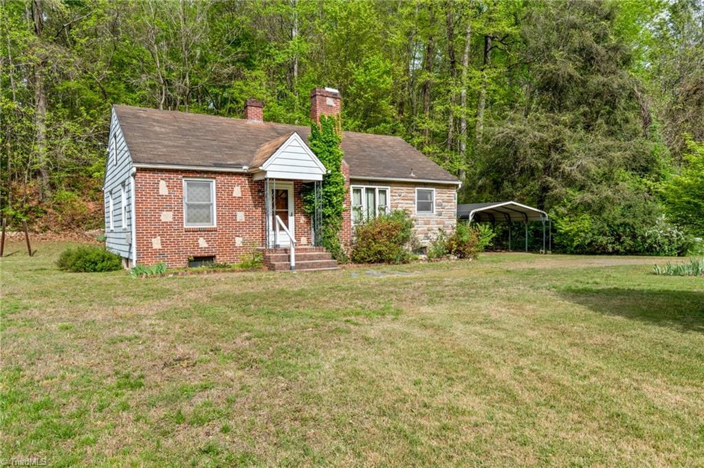 4756 Baux Mountain Road Winston-Salem, NC 27105 - Photo 4 of 24