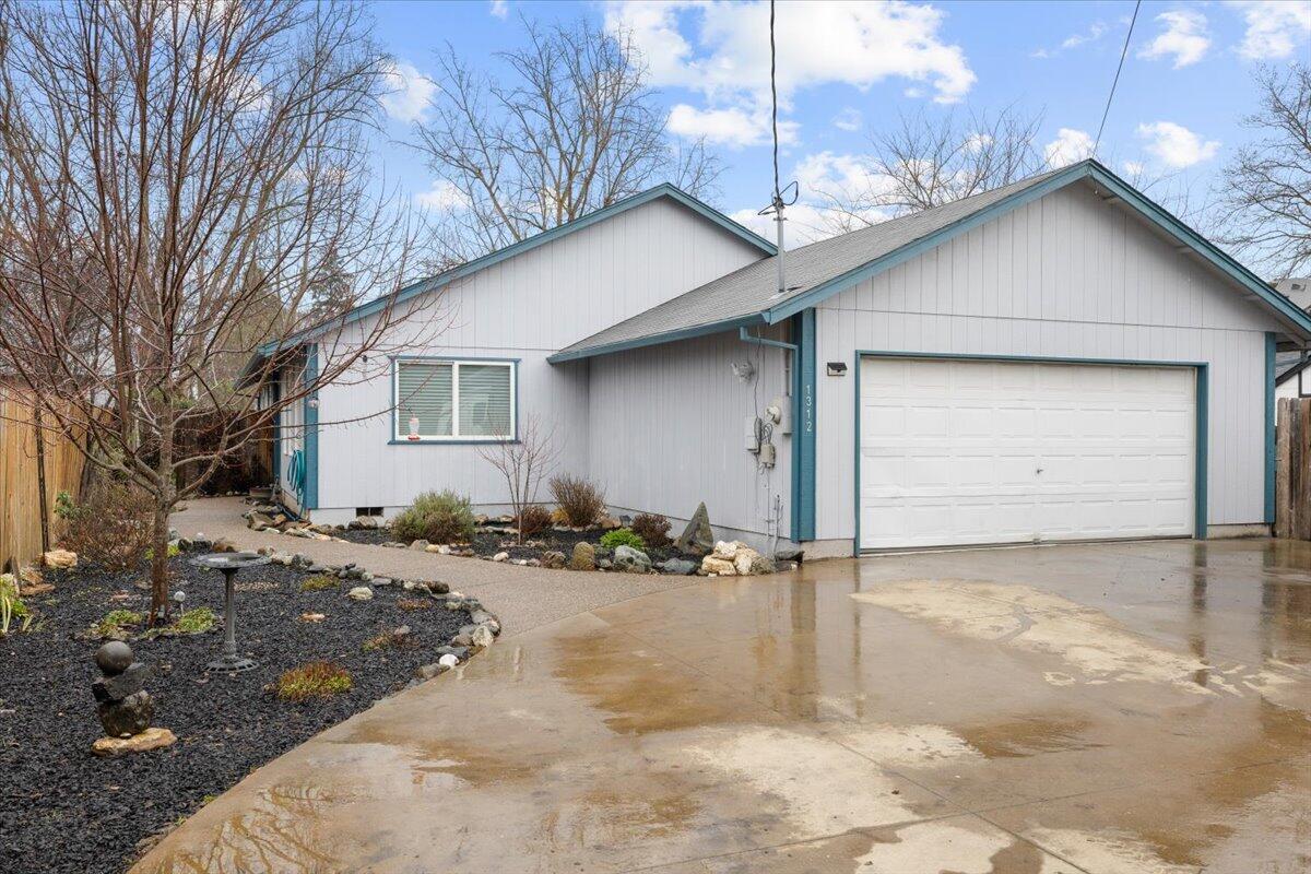 1312 Thomas Road Medford, OR 97501 - Photo 1 of 25 02-CI_9882