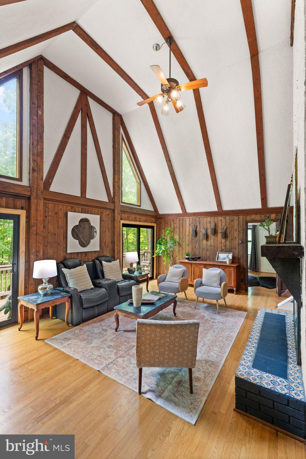 11713 Henderson Road Clifton, VA 20124 - Photo 5 of 52 Gallery Image 5