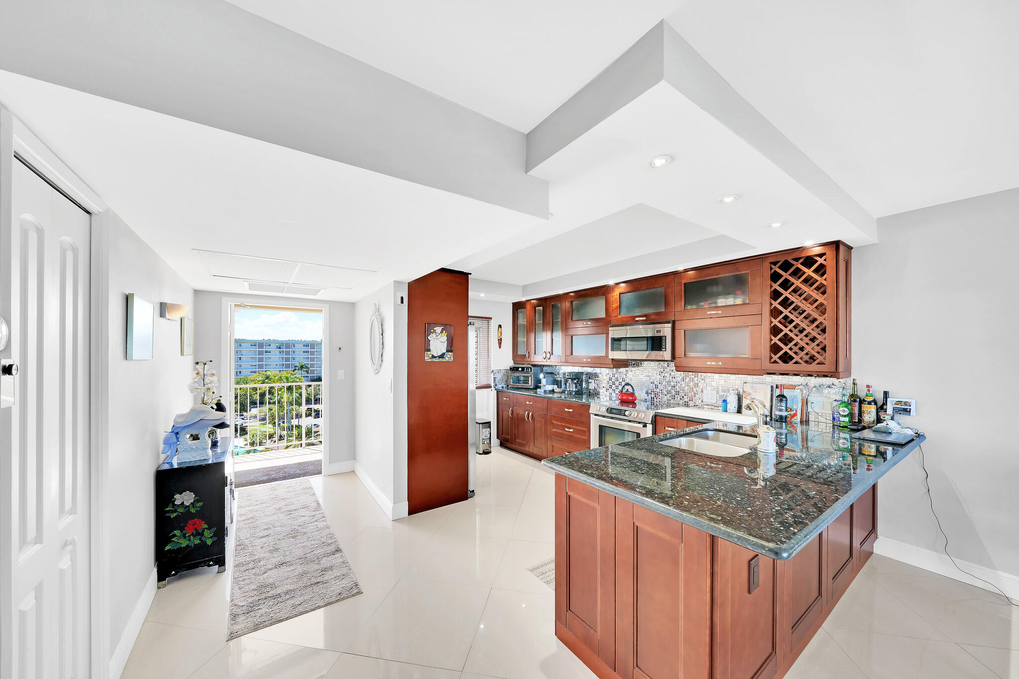 2940 North Course Drive, Unit 811 Pompano Beach, FL 33069 - Photo 3 of 30 3 Kitchen (1)