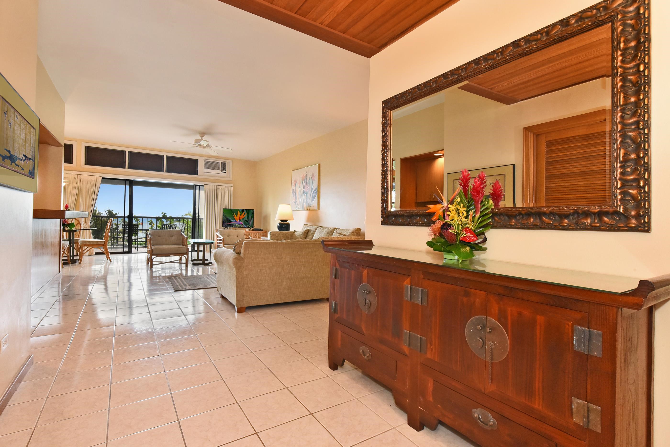 100 Ridge Road, Unit 161113 Lahaina, HI 96761 - Photo 7 of 30 a living room with furniture