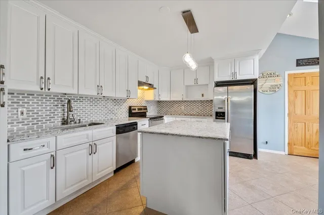 $749,000 | 126 Swan Lane, Levittown, NY 11756