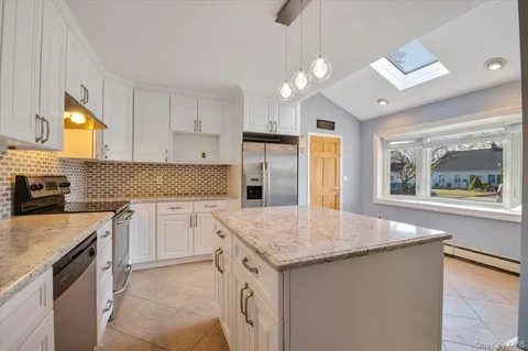 $749,000 | 126 Swan Lane, Levittown, NY 11756