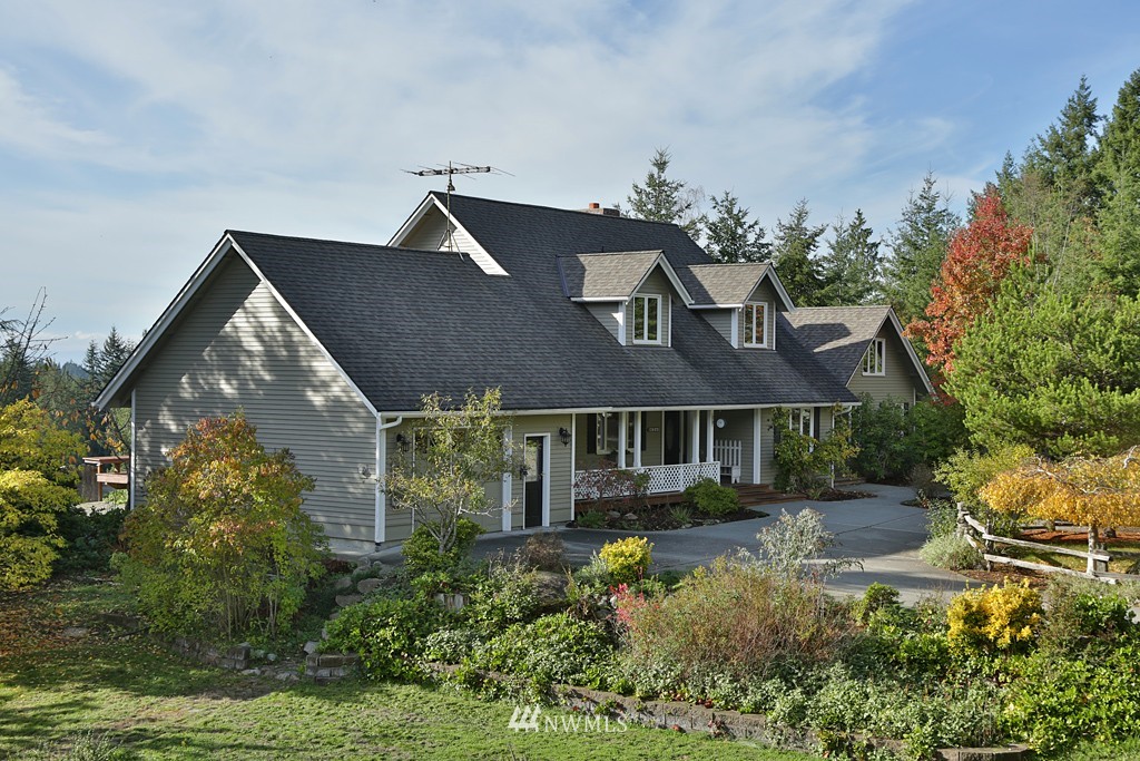 4244 Shokowakan Road Clinton, WA 98236 - Photo 1 of 25 Gallery Image 1