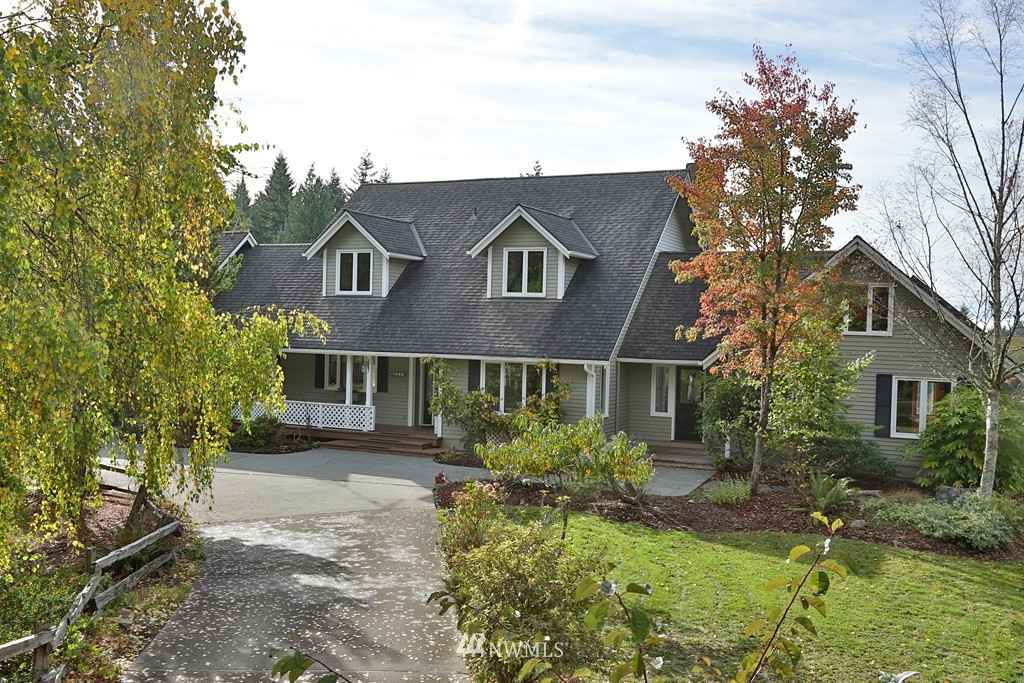 4244 Shokowakan Road Clinton, WA 98236 - Photo 2 of 25 Gallery Image 2