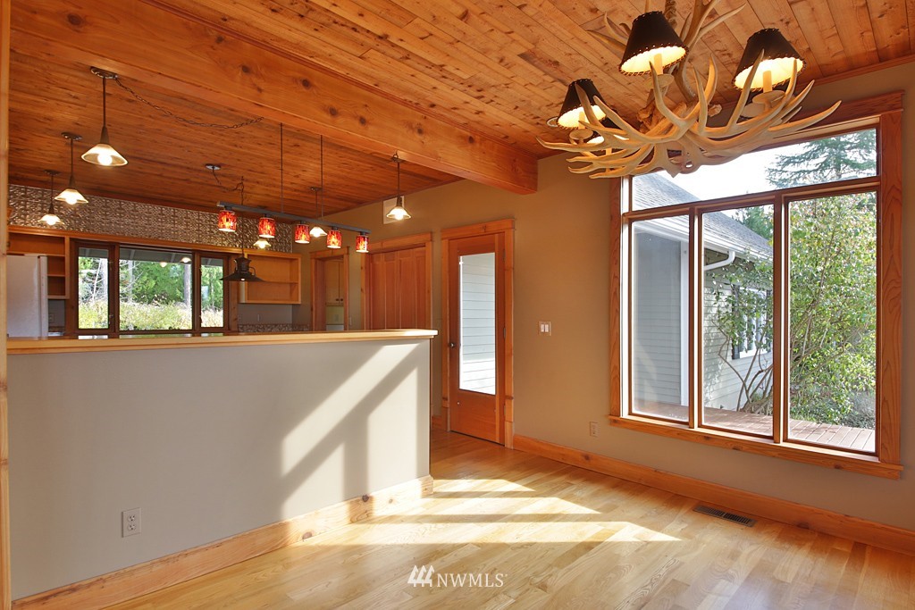 4244 Shokowakan Road Clinton, WA 98236 - Photo 11 of 25 Gallery Image 11