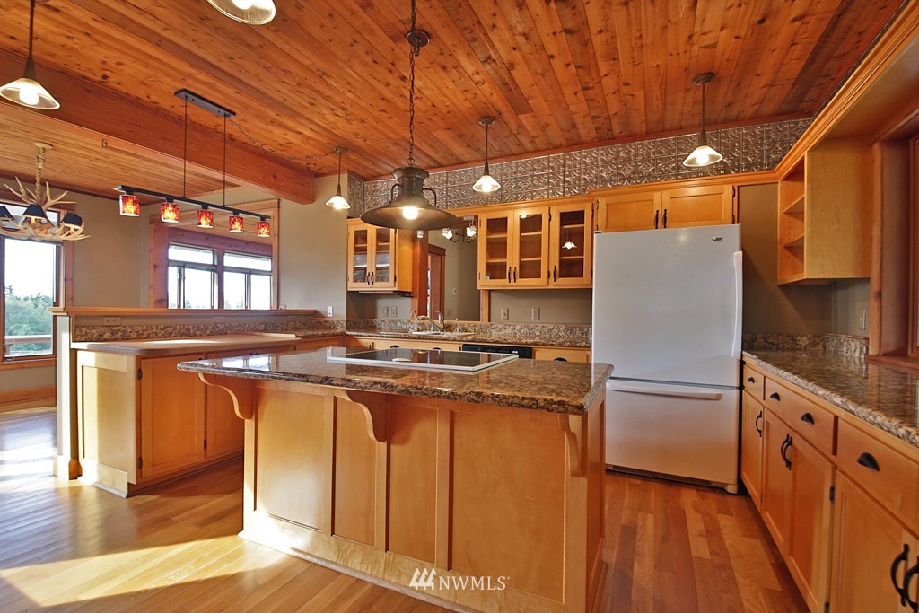 4244 Shokowakan Road Clinton, WA 98236 - Photo 13 of 25 Gallery Image 13