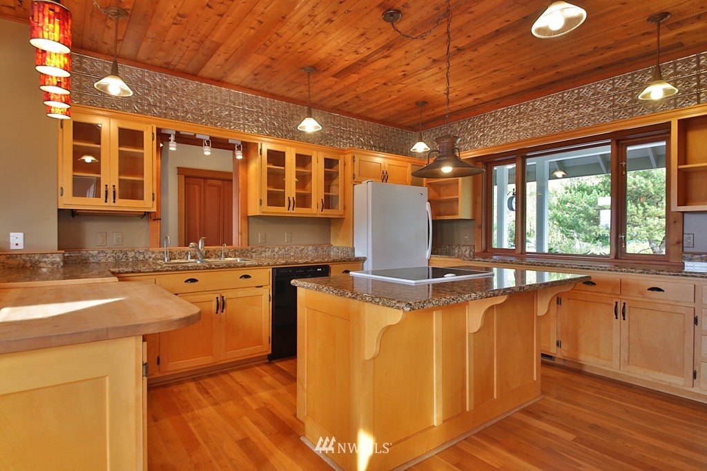 4244 Shokowakan Road Clinton, WA 98236 - Photo 14 of 25 Gallery Image 14