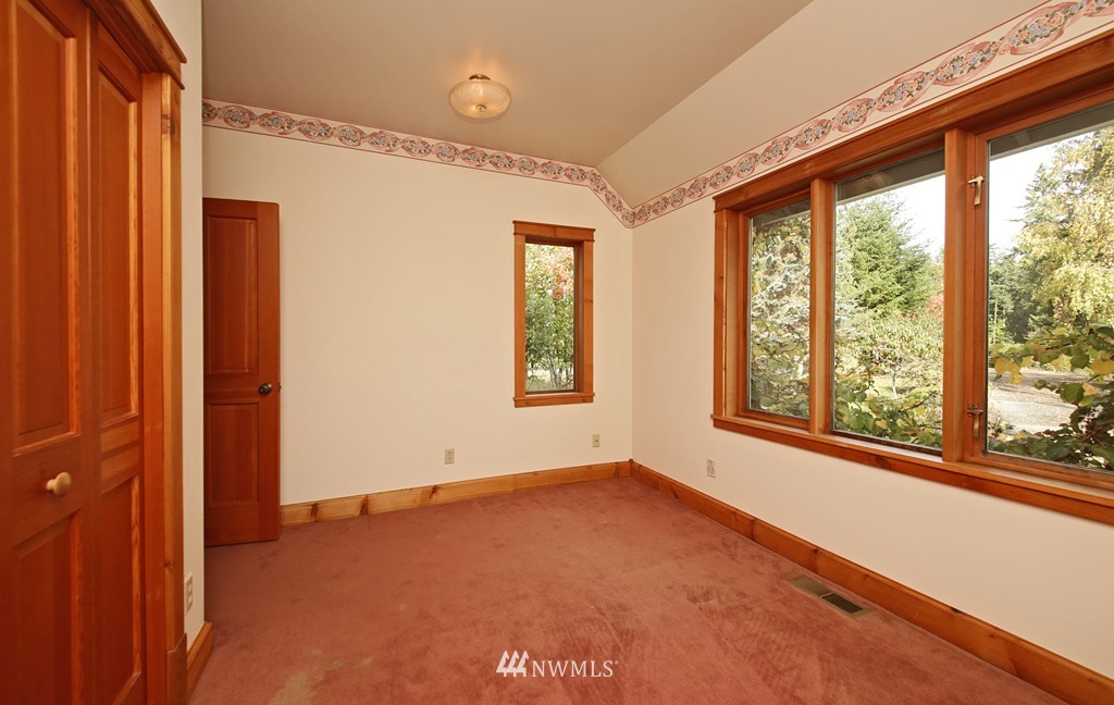 4244 Shokowakan Road Clinton, WA 98236 - Photo 20 of 25 Gallery Image 20