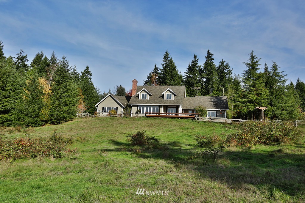 4244 Shokowakan Road Clinton, WA 98236 - Photo 3 of 25 Gallery Image 3