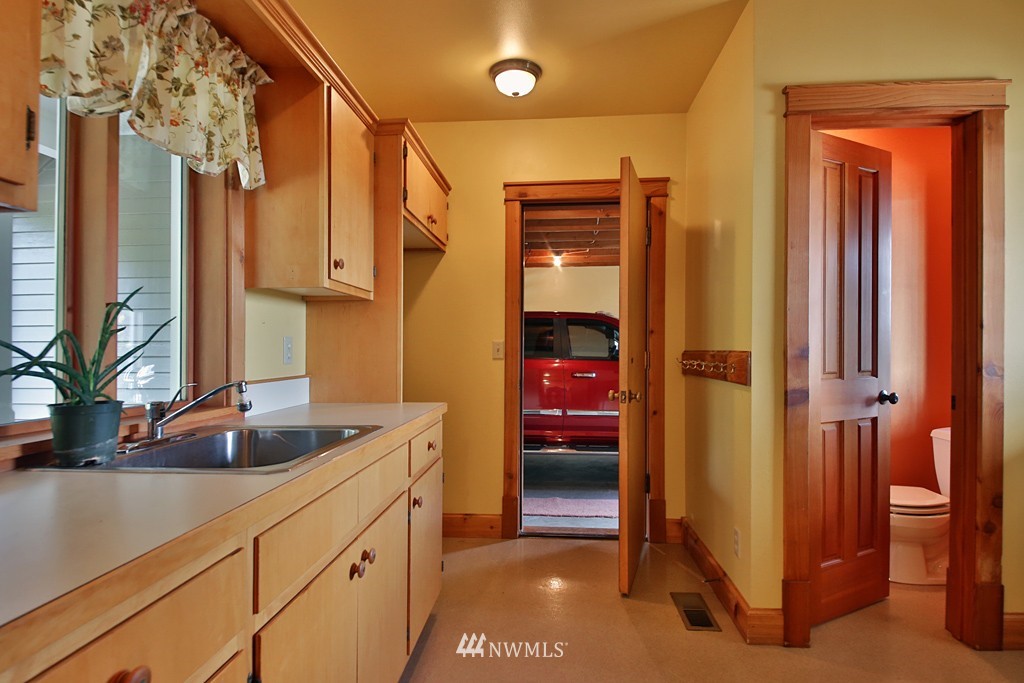 4244 Shokowakan Road Clinton, WA 98236 - Photo 22 of 25 Gallery Image 22