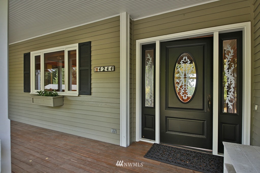 4244 Shokowakan Road Clinton, WA 98236 - Photo 4 of 25 Gallery Image 4