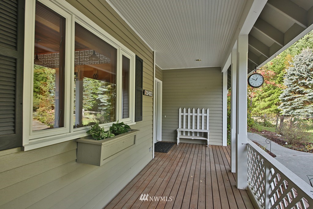 4244 Shokowakan Road Clinton, WA 98236 - Photo 5 of 25 Gallery Image 5