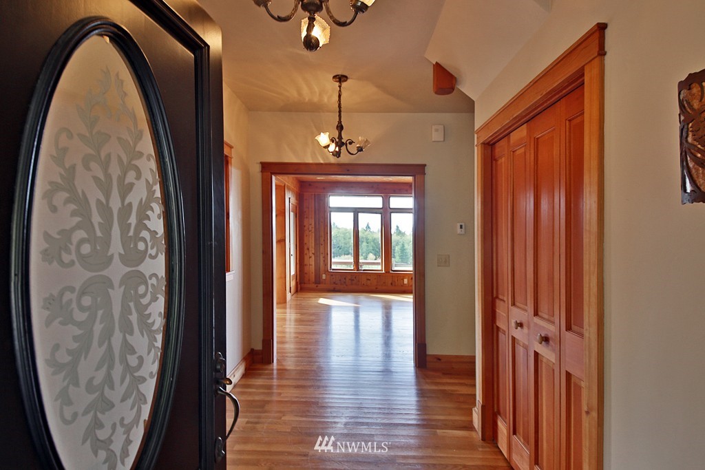4244 Shokowakan Road Clinton, WA 98236 - Photo 6 of 25 Gallery Image 6
