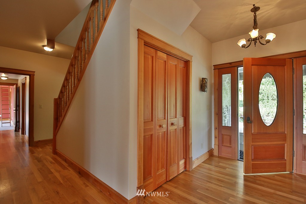 4244 Shokowakan Road Clinton, WA 98236 - Photo 7 of 25 Gallery Image 7