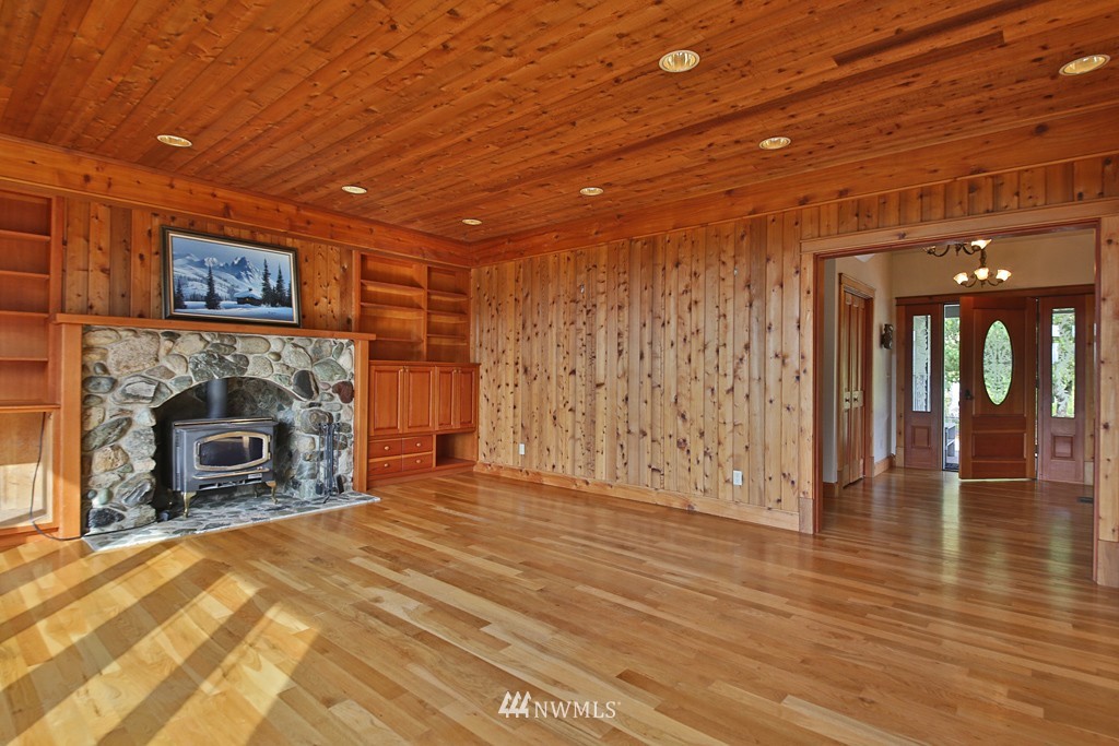 4244 Shokowakan Road Clinton, WA 98236 - Photo 8 of 25 Gallery Image 8