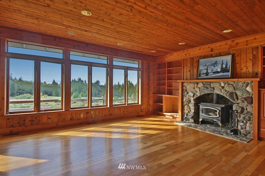 4244 Shokowakan Road Clinton, WA 98236 - Photo 9 of 25 Gallery Image 9