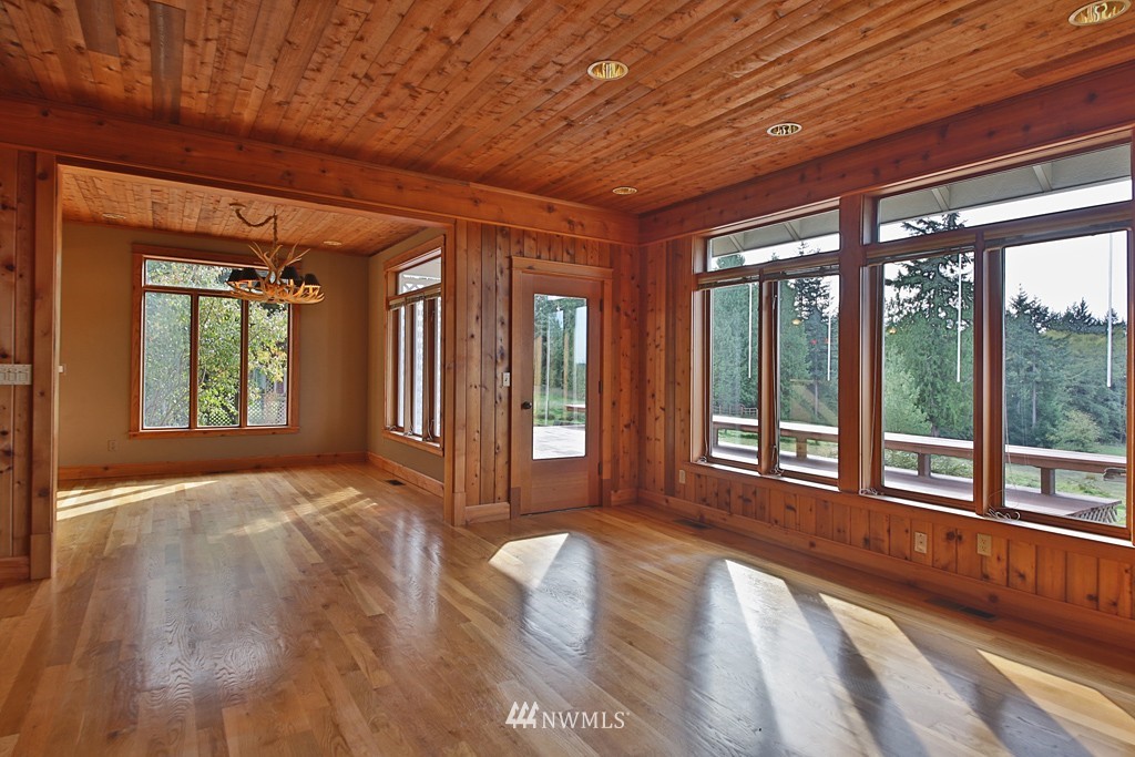 4244 Shokowakan Road Clinton, WA 98236 - Photo 10 of 25 Gallery Image 10