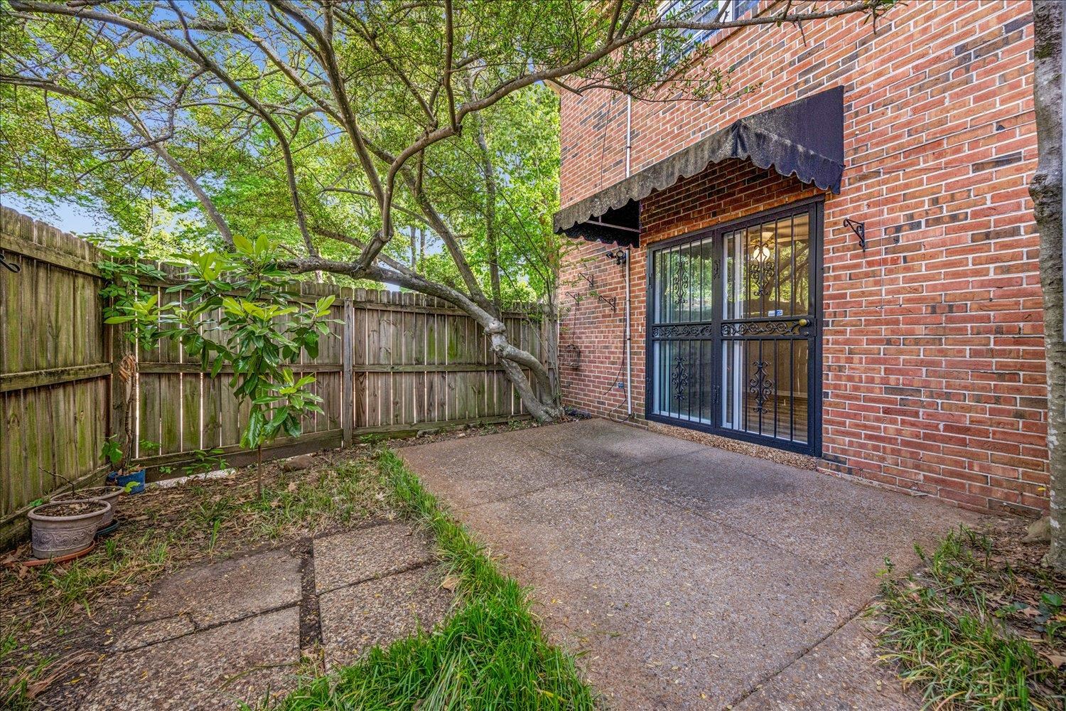 865 South Yates Road, Unit 1 Memphis, TN 38120 - Photo 15 of 25 Fenced backyard featuring a patio area