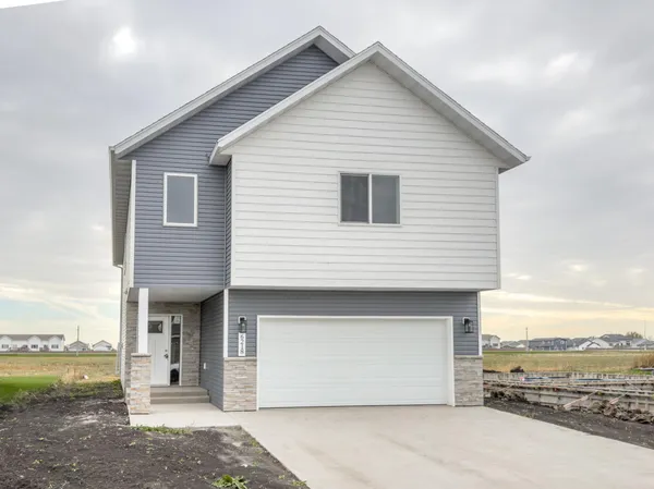 $359,650 | 6218 87th Avenue South, Horace, ND 58047