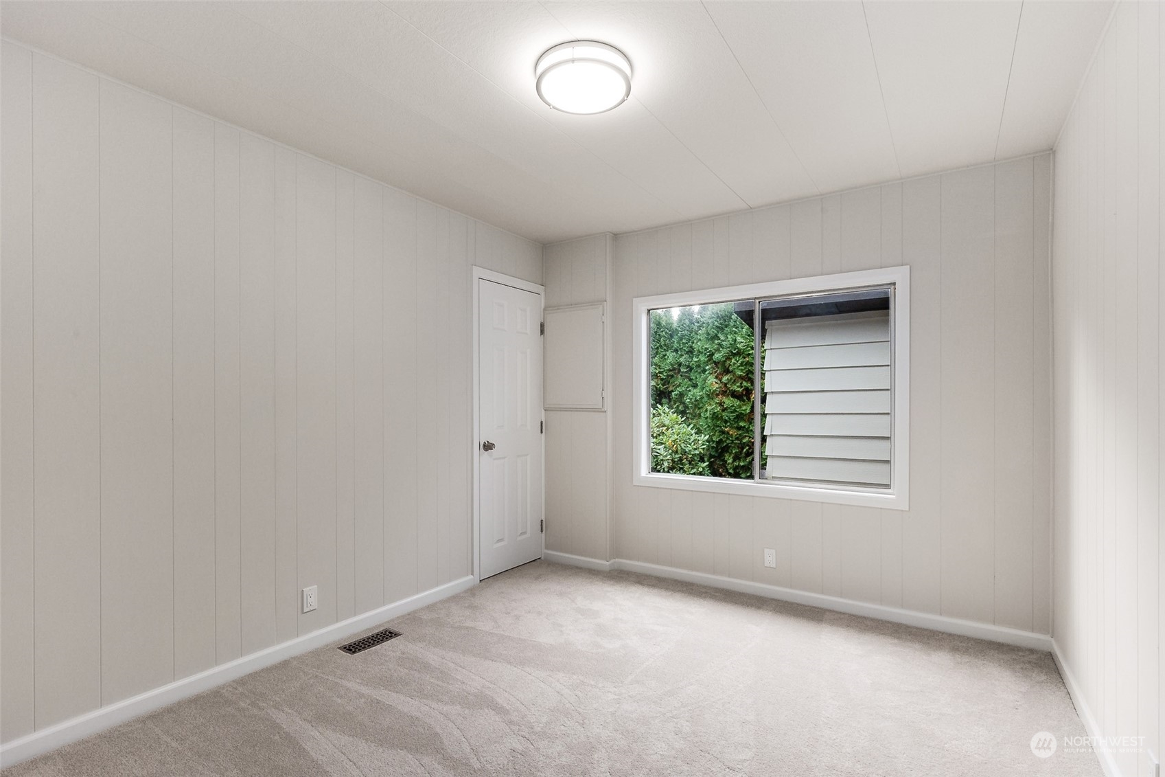 722 Wandering Creek Drive Bothell, WA 98021 - Photo 15 of 31 an empty room with a window