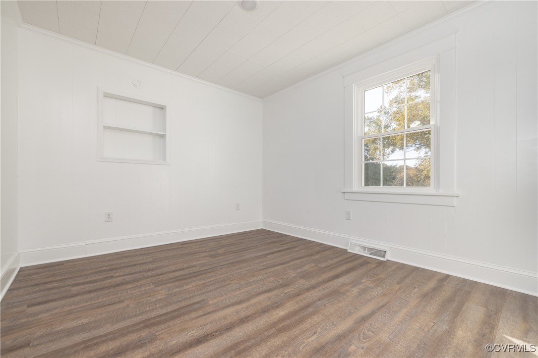 19503 Ahern Road Moseley, VA 23120 - Photo 22 of 29 an empty room with wooden floor and windows