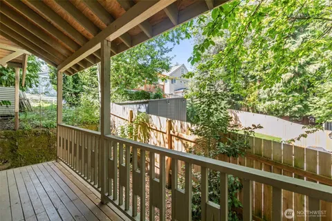 $945,000 | 2010 Northeast 54th Street, Seattle, WA 98105
