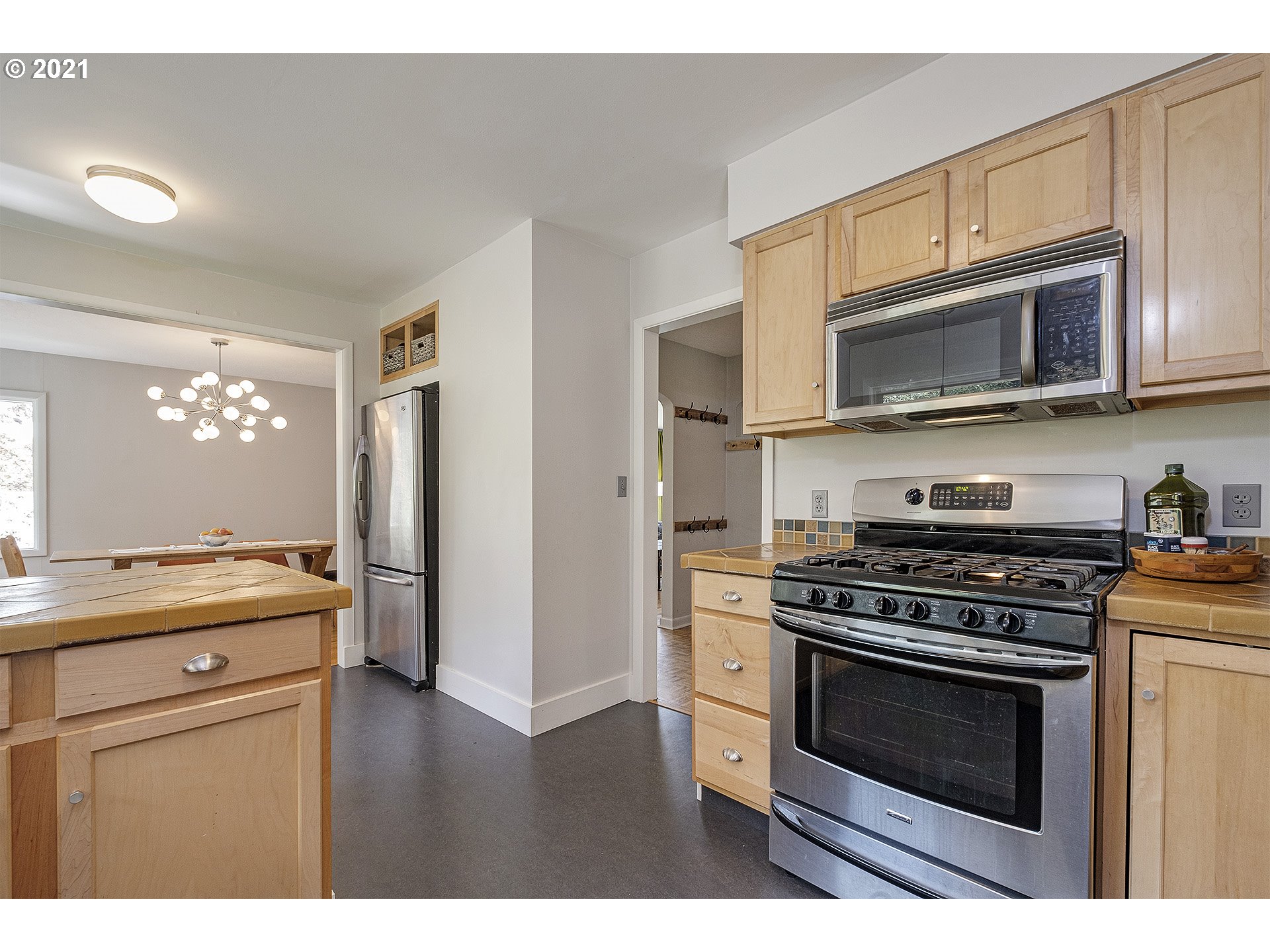4550 Southwest Cameron Road Portland, OR 97221 - Photo 11 of 32 Gallery Image 11