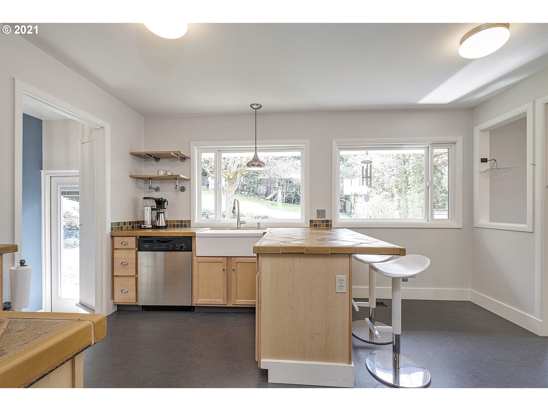4550 Southwest Cameron Road Portland, OR 97221 - Photo 12 of 32 Gallery Image 12