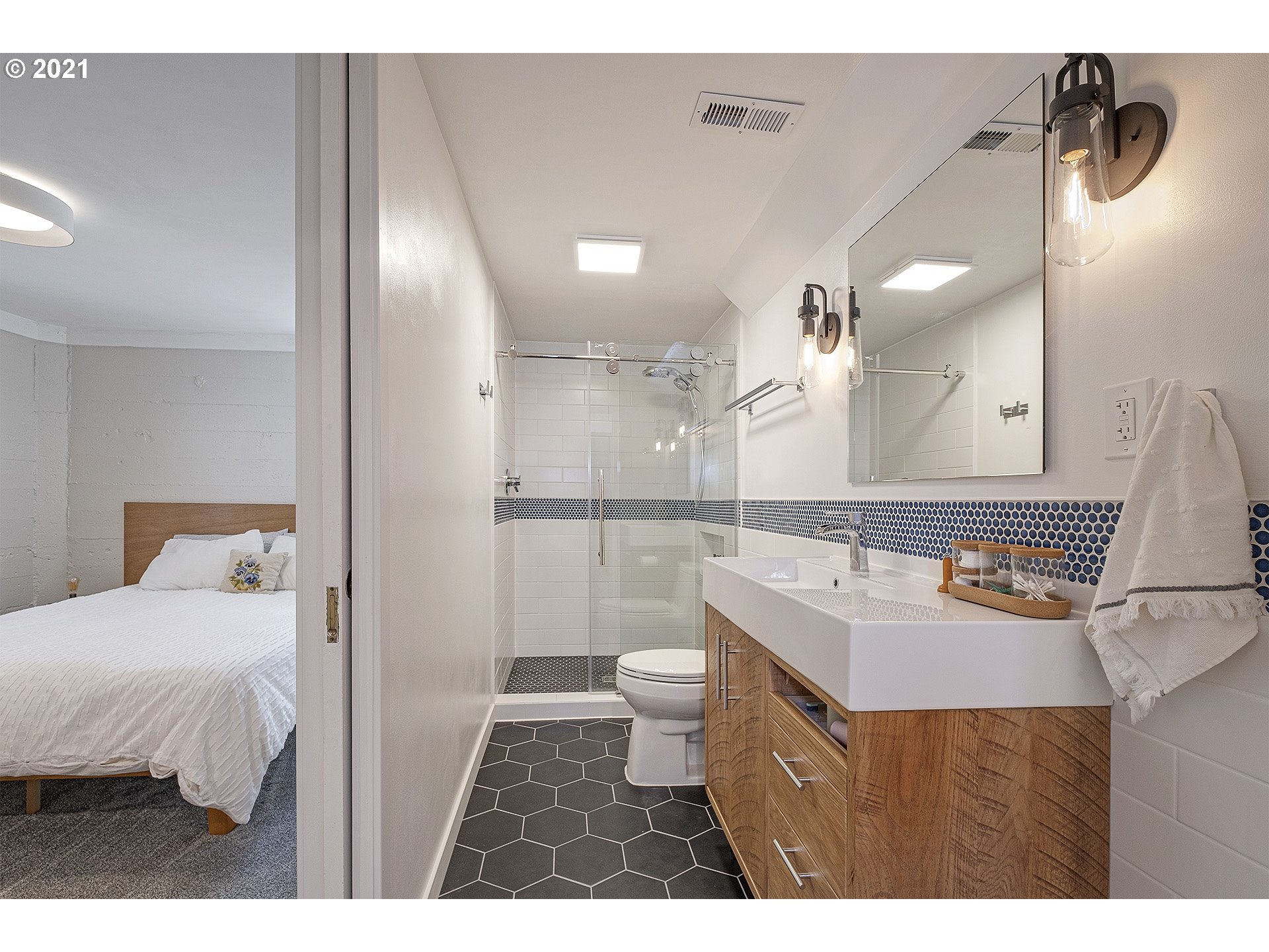 4550 Southwest Cameron Road Portland, OR 97221 - Photo 14 of 32 Gallery Image 14