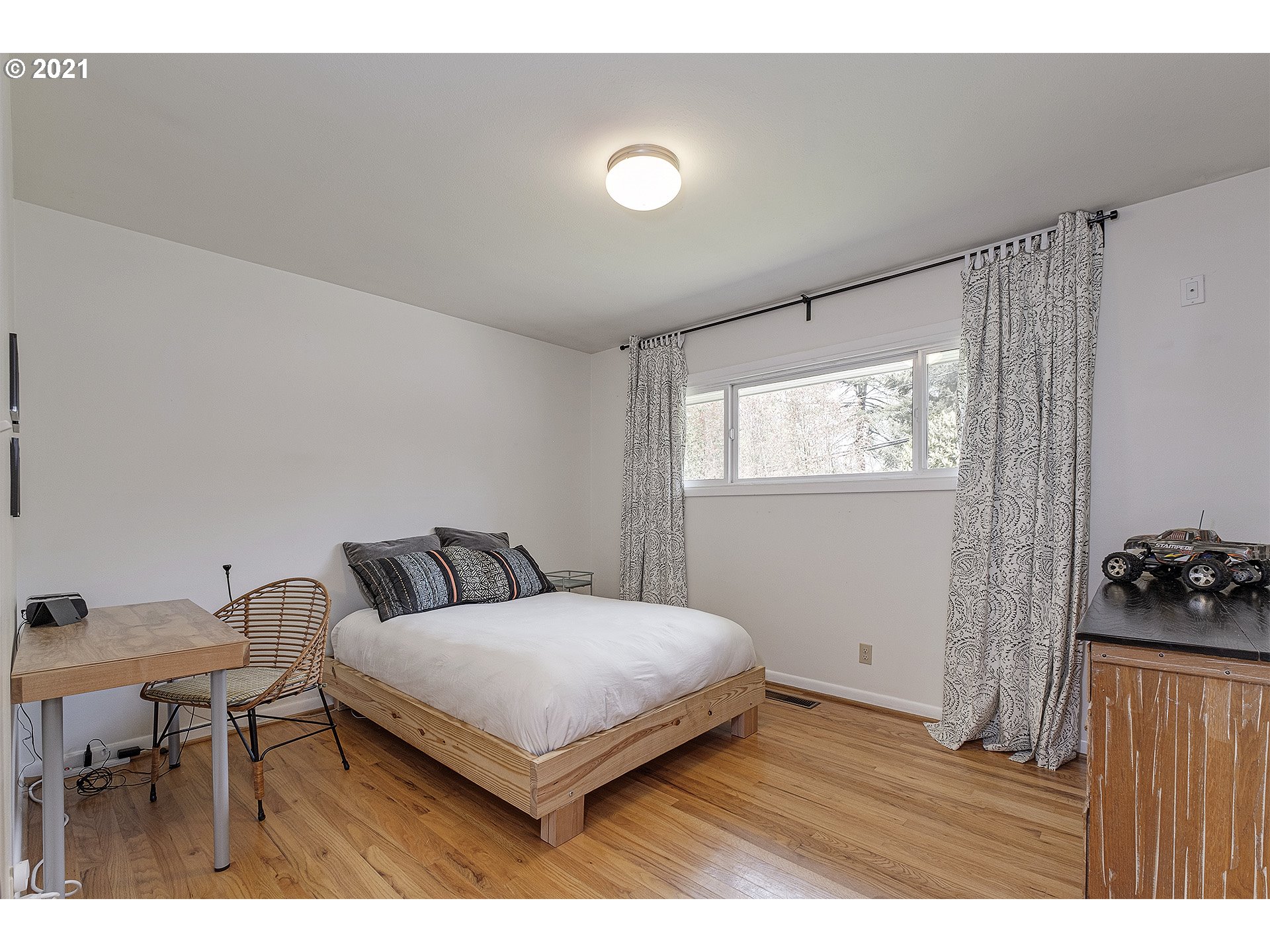 4550 Southwest Cameron Road Portland, OR 97221 - Photo 17 of 32 Gallery Image 17